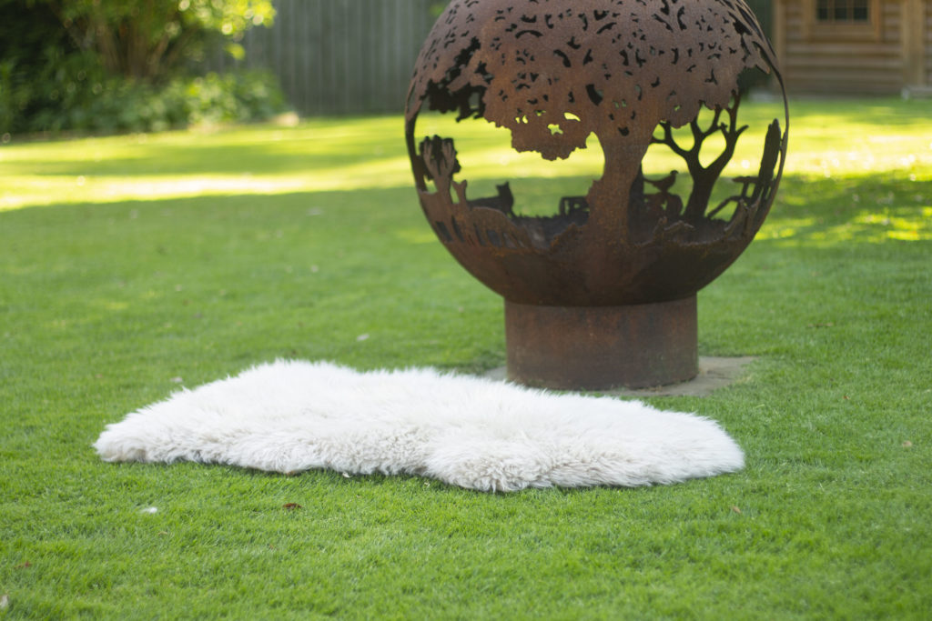 Friluftsliv - how to use a sheepskin rug outside