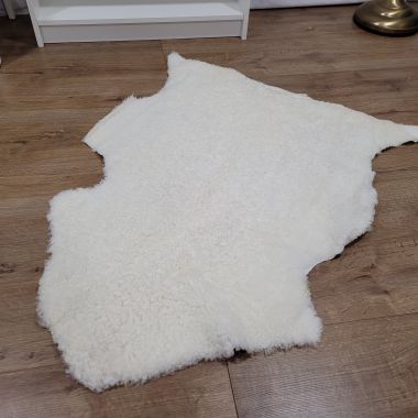 White Short Wool Sheepskin Rug